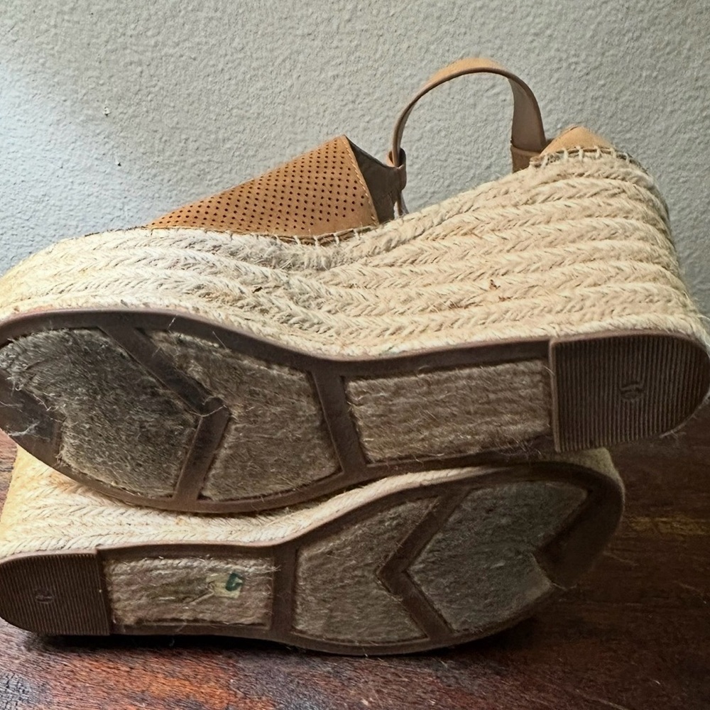 Marc Fisher Tan Perforated Espadrille Wedges size 9.5 - Picture 7 of 8